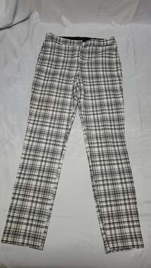 Adrienne Vittadini Black and White Plaid Tapered Leg Ankle Pants Size 6